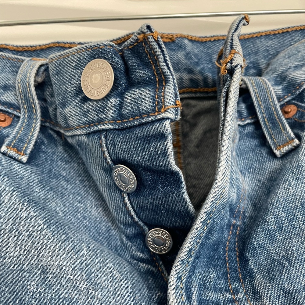 Levi High Waisted Button Up Shorts - image 3